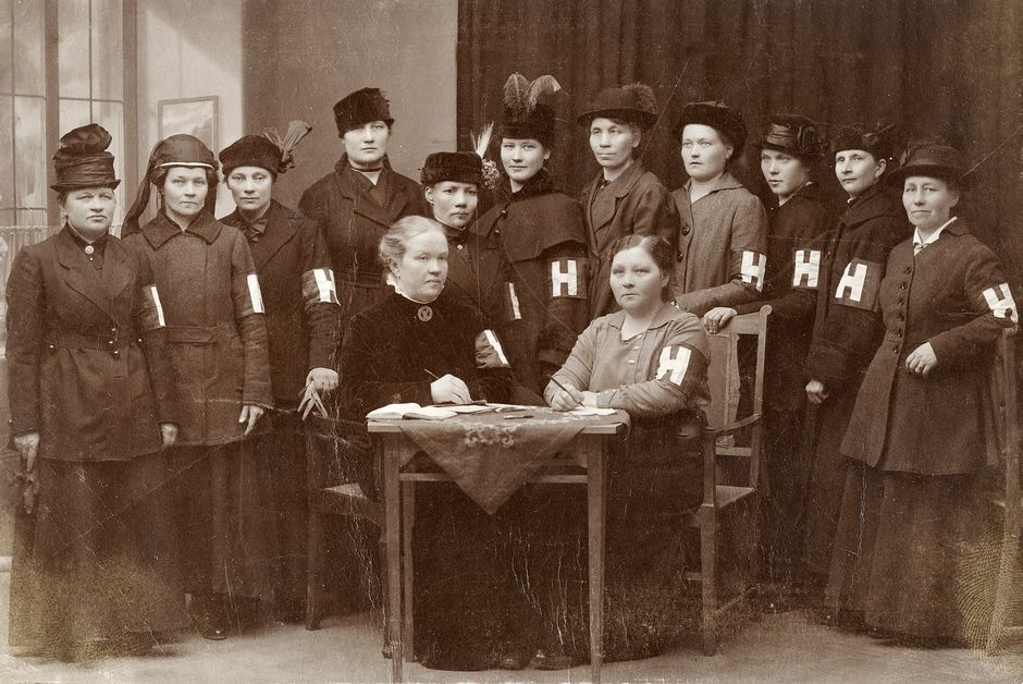 Helsingin poliisiasemalla toiminut järjestyskunnan naisvaliokunta